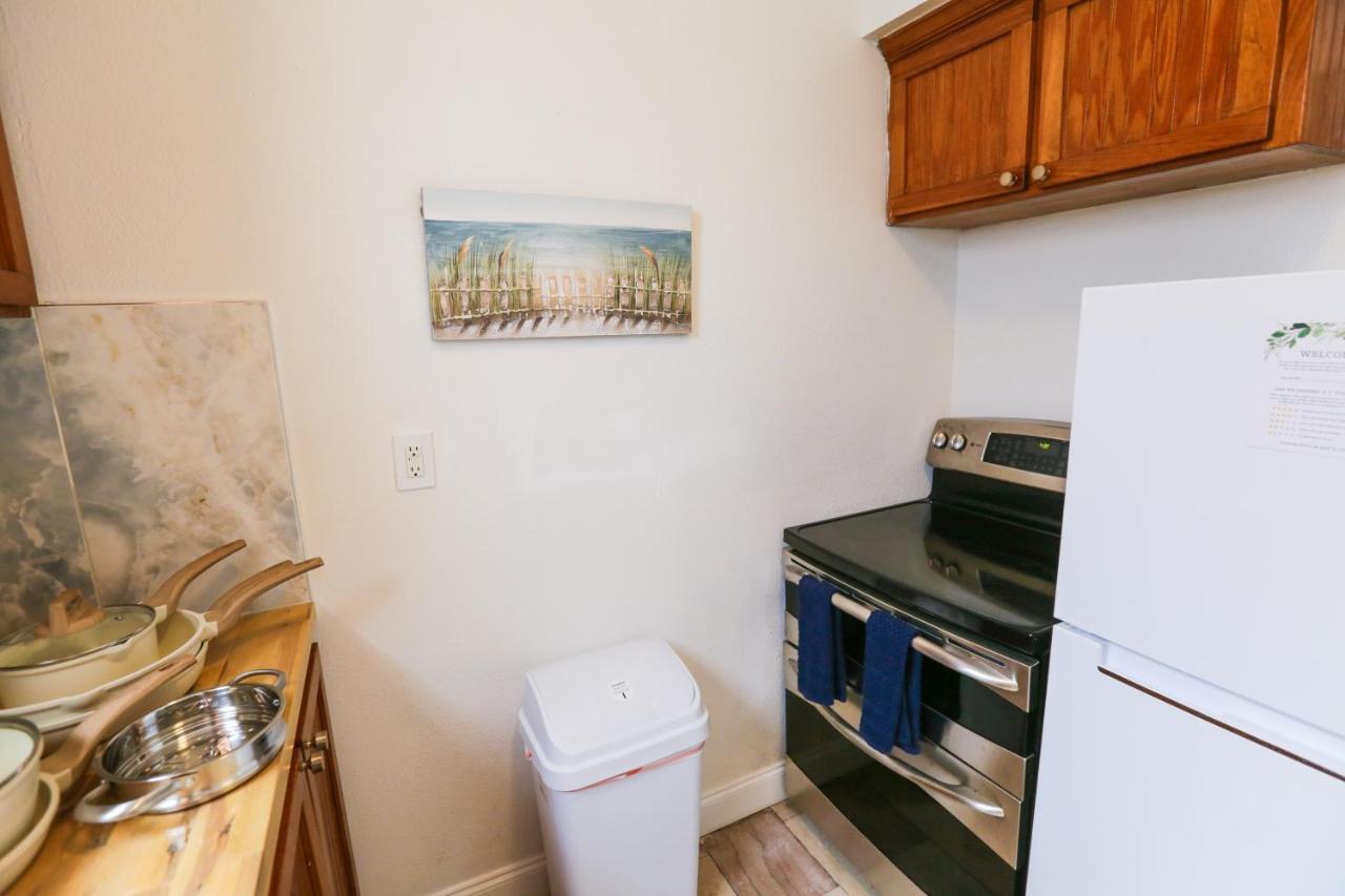 New Listing! Centrally Located Efficiency One Mile To The Beach! Jacksonville Beach Luaran gambar